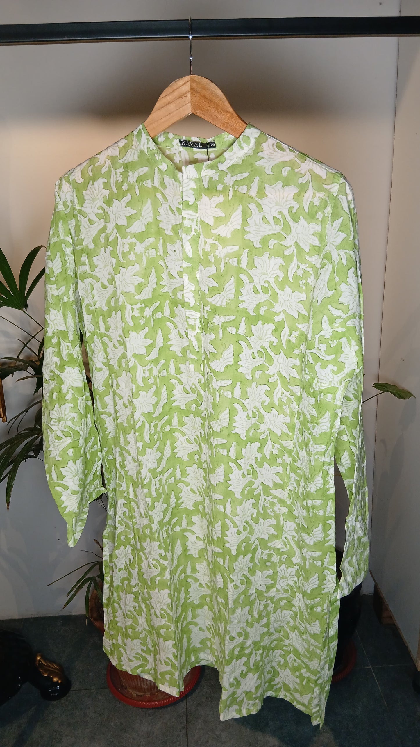 Raasti Green Kurta Size 16